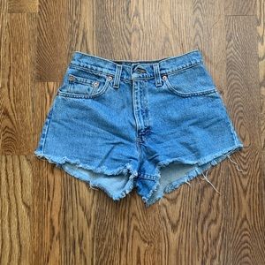 Vintage Levi’s booty shorts
